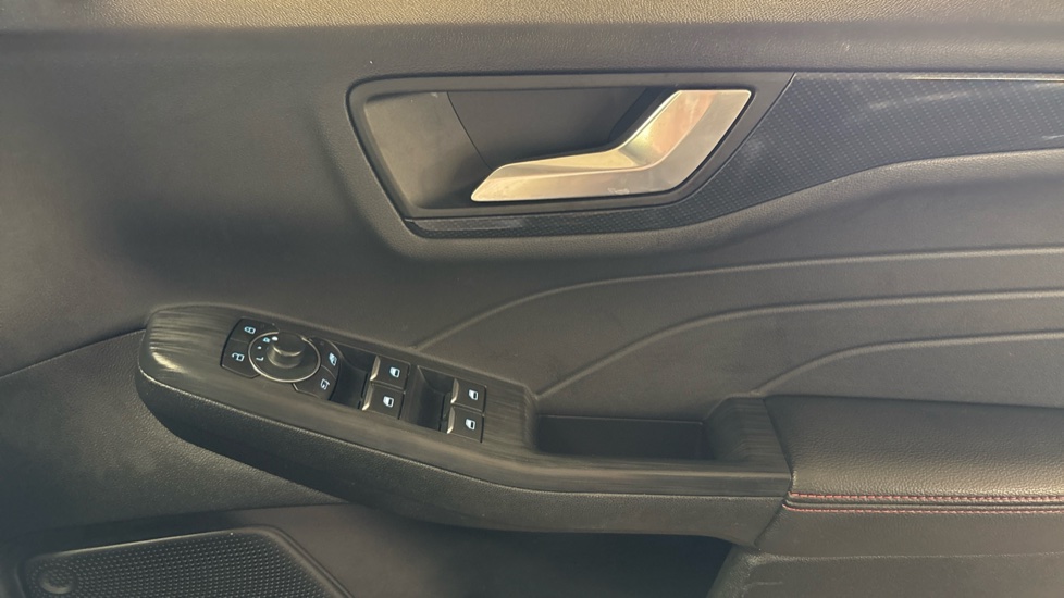 Ford Kuga 2.5 FHEV ST-Line X Edition 5dr CVT Hybrid Estate - Image 23