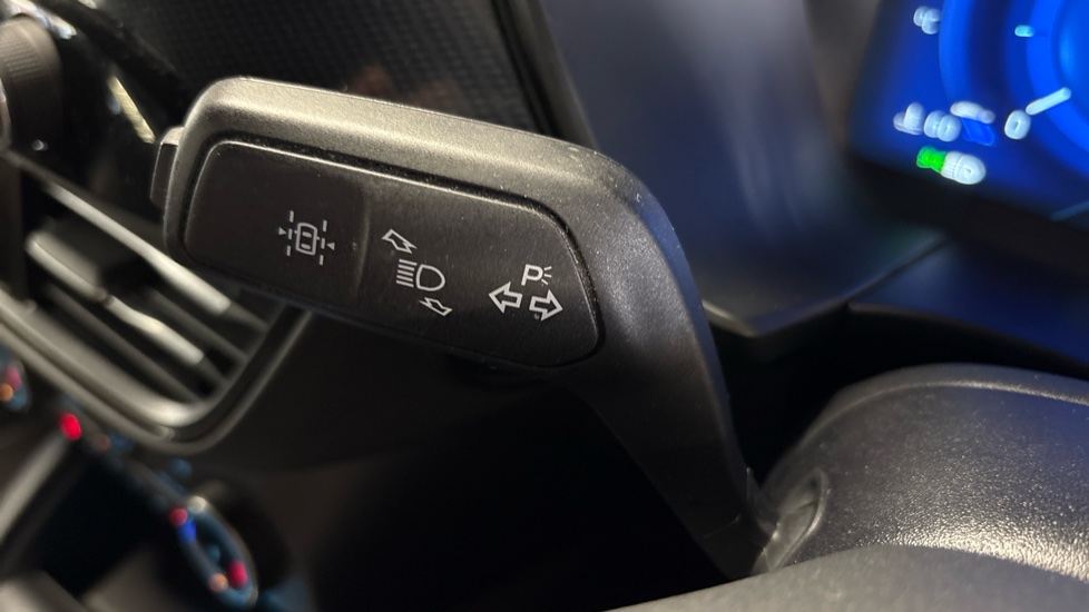 Ford Kuga 2.5 FHEV ST-Line X Edition 5dr CVT Hybrid Estate - Image 30