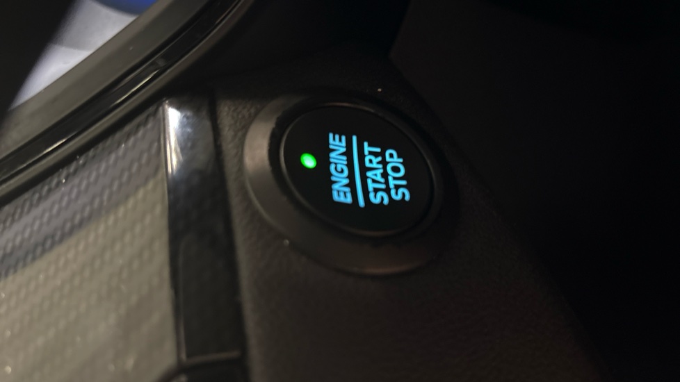 Ford Kuga 2.5 FHEV ST-Line X Edition 5dr CVT Hybrid Estate - Image 31