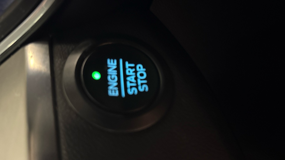 Ford Kuga 1.5 EcoBoost 150 Titanium Edition 5dr Petrol Estate - Image 31