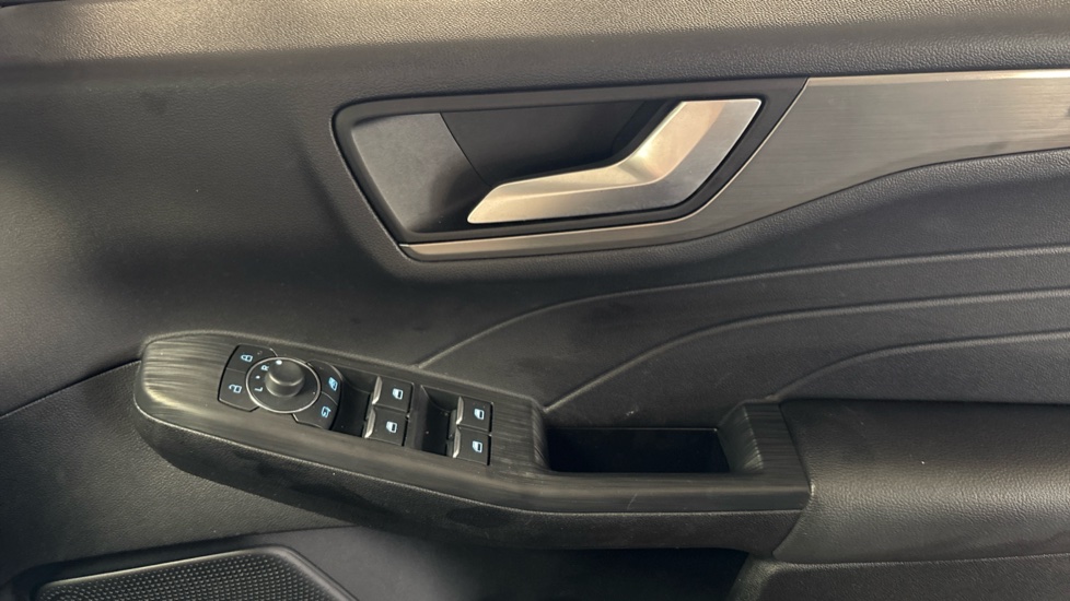 Ford Kuga 1.5 EcoBoost 150 Titanium Edition 5dr Petrol Estate - Image 23