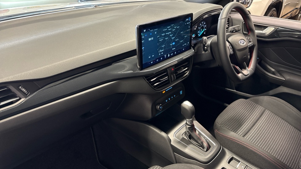 Ford Focus 1.0 EcoBoost Hybrid mHEV 155 ST-Line 5dr Auto Petrol Hatchback - Image 9