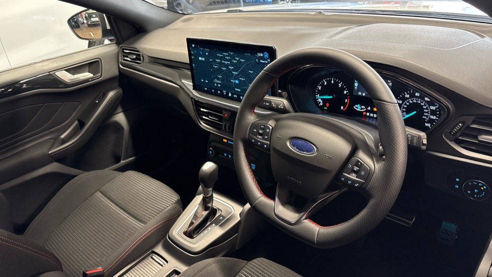 Ford Focus 1.0 EcoBoost Hybrid mHEV 155 ST-Line 5dr Auto Petrol Hatchback - Image 11