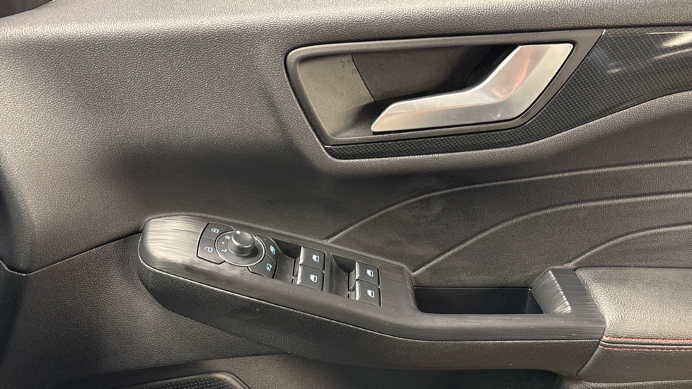 Ford Kuga 1.5 EcoBoost 150 ST-Line Edition 5dr Petrol Estate - Image 23