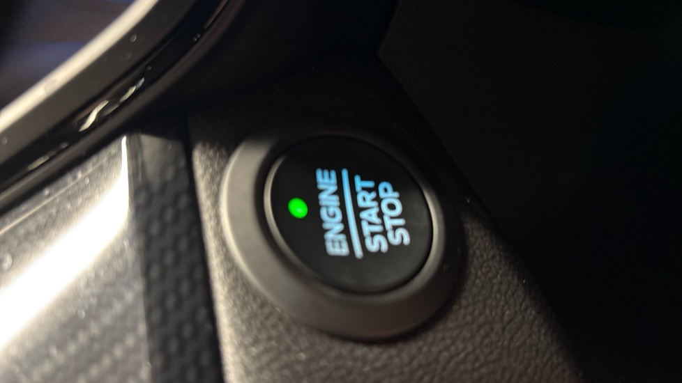 Ford Kuga 1.5 EcoBoost 150 ST-Line Edition 5dr Petrol Estate - Image 31