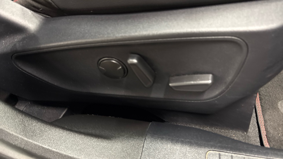 Ford Kuga 1.5 EcoBoost 150 ST-Line Edition 5dr Petrol Estate - Image 44