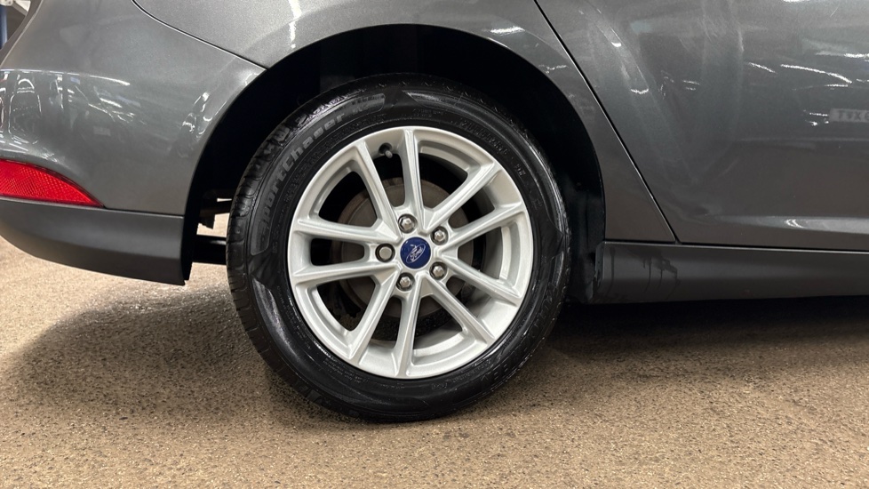 Ford Focus 1.0 EcoBoost Zetec 5dr Petrol Hatchback - Image 7