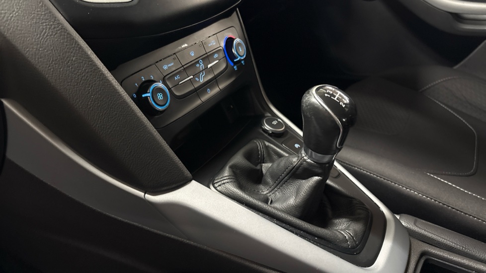 Ford Focus 1.0 EcoBoost Zetec 5dr Petrol Hatchback - Image 13