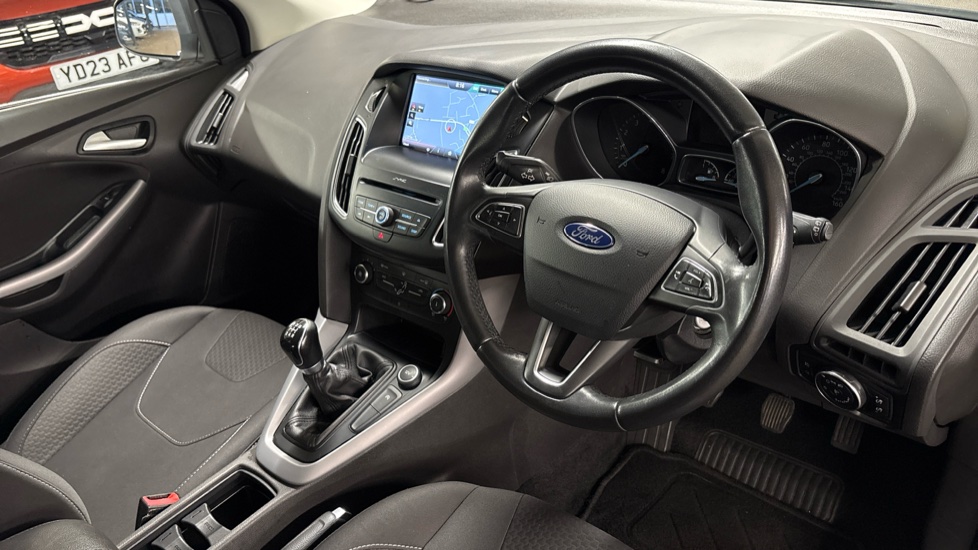 Ford Focus 1.0 EcoBoost Zetec 5dr Petrol Hatchback - Image 14