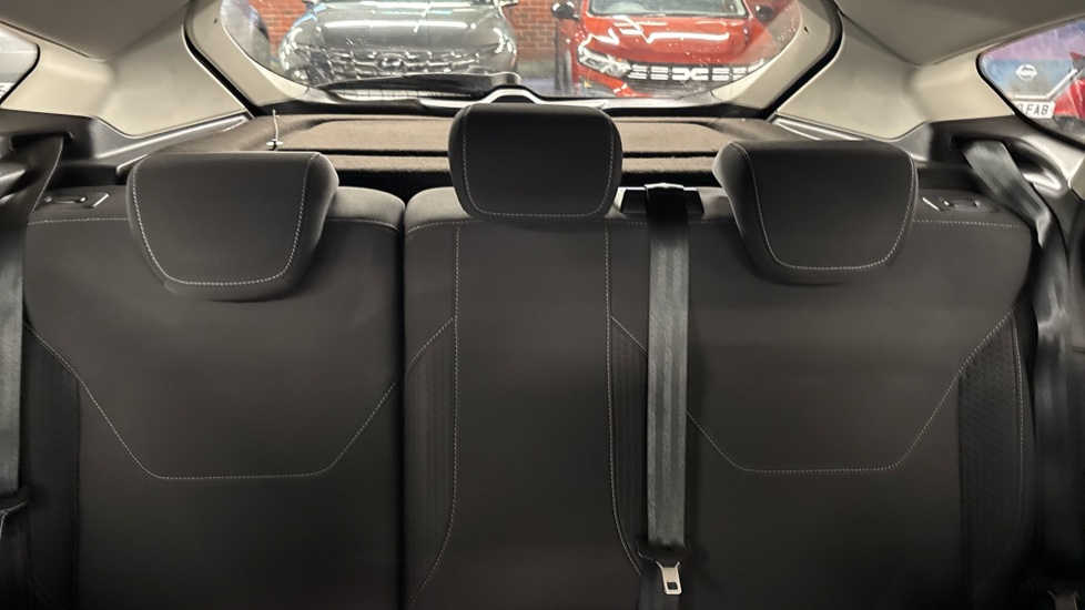 Ford Focus 1.0 EcoBoost Zetec 5dr Petrol Hatchback - Image 15