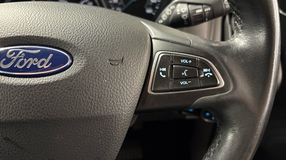 Ford Focus 1.0 EcoBoost Zetec 5dr Petrol Hatchback - Image 26