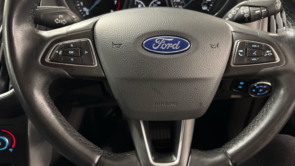 Ford Focus 1.0 EcoBoost Zetec 5dr Petrol Hatchback - Image 28