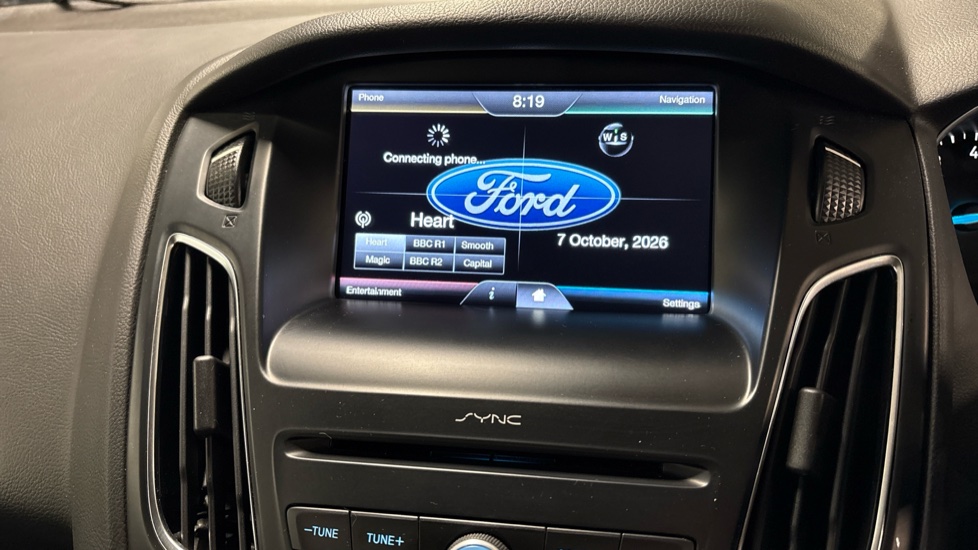 Ford Focus 1.0 EcoBoost Zetec 5dr Petrol Hatchback - Image 31