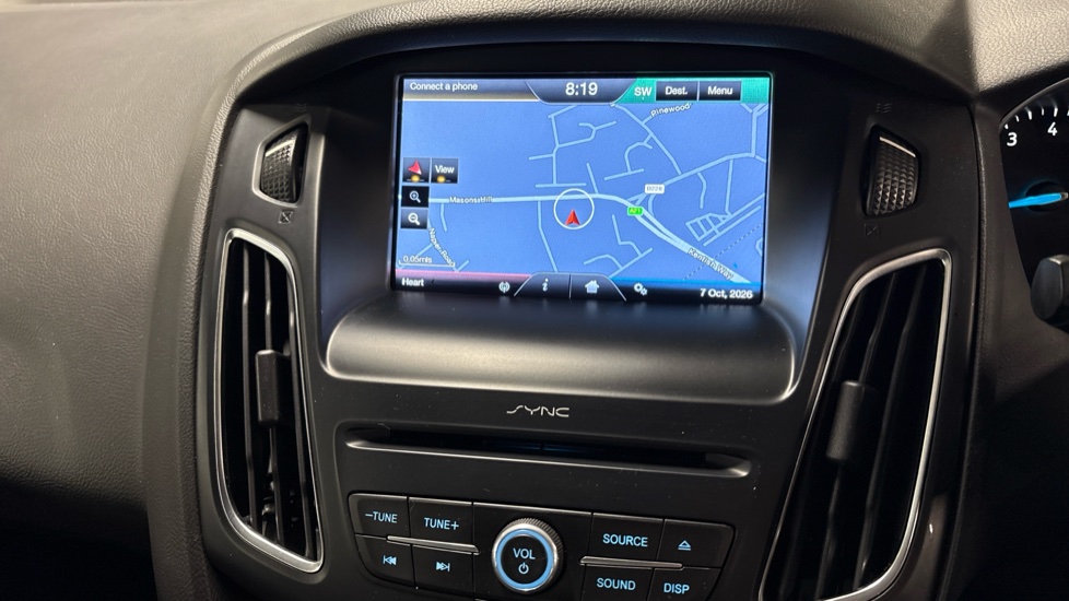 Ford Focus 1.0 EcoBoost Zetec 5dr Petrol Hatchback - Image 32