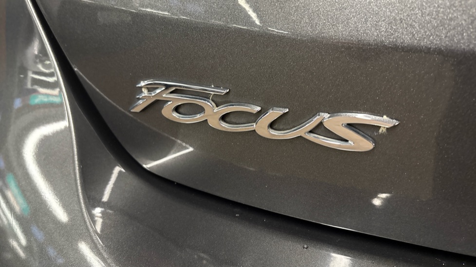 Ford Focus 1.0 EcoBoost Zetec 5dr Petrol Hatchback - Image 45