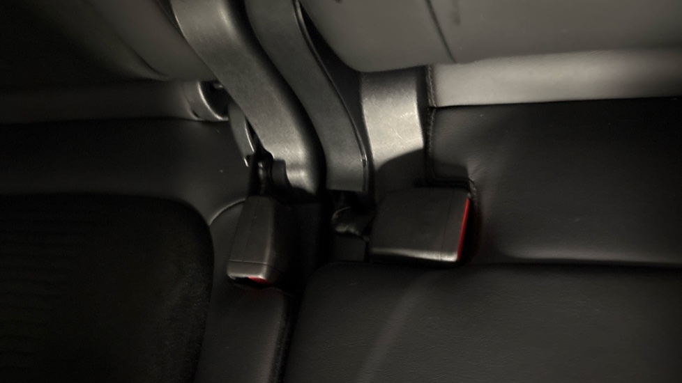 Ford Kuga 2.5 FHEV Active 5dr CVT Hybrid Estate - Image 17