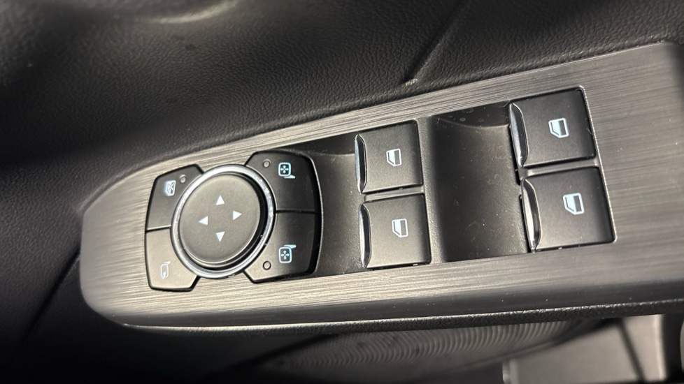 Ford Kuga 2.5 FHEV Active 5dr CVT Hybrid Estate - Image 23