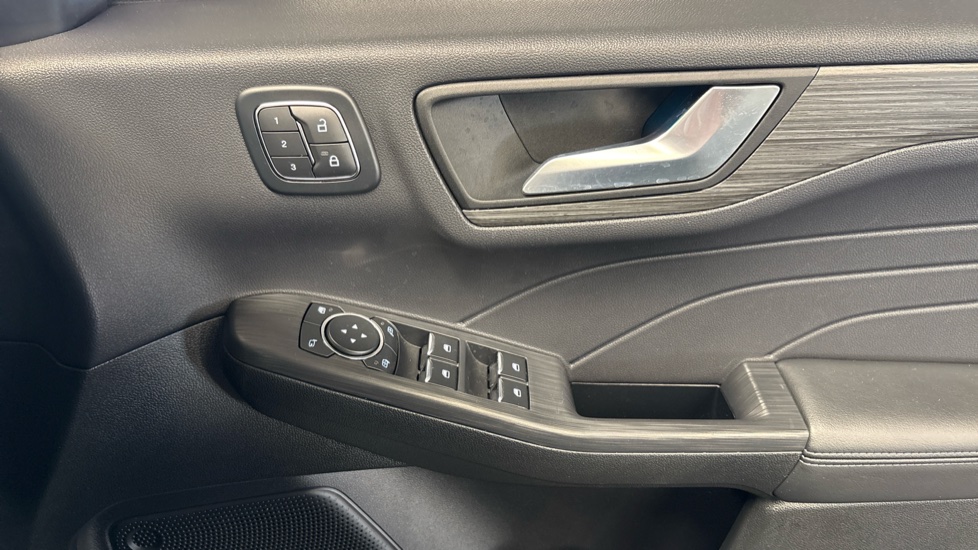 Ford Kuga 2.5 FHEV Active 5dr CVT Hybrid Estate - Image 24