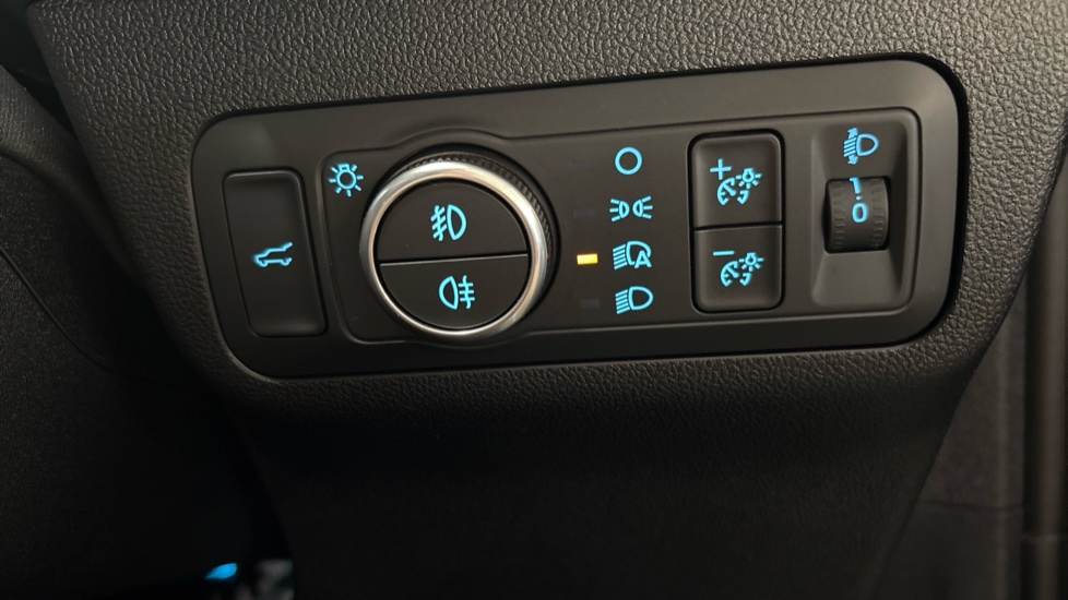 Ford Kuga 2.5 FHEV Active 5dr CVT Hybrid Estate - Image 26