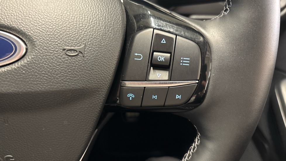 Ford Kuga 2.5 FHEV Active 5dr CVT Hybrid Estate - Image 27