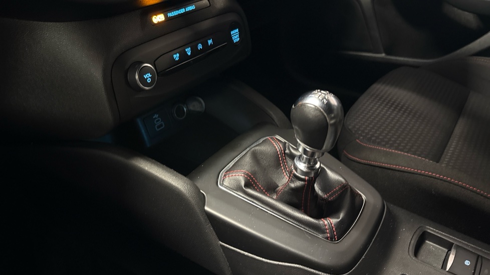 Ford Focus 1.0 EcoBoost ST-Line 5dr Petrol Estate - Image 13