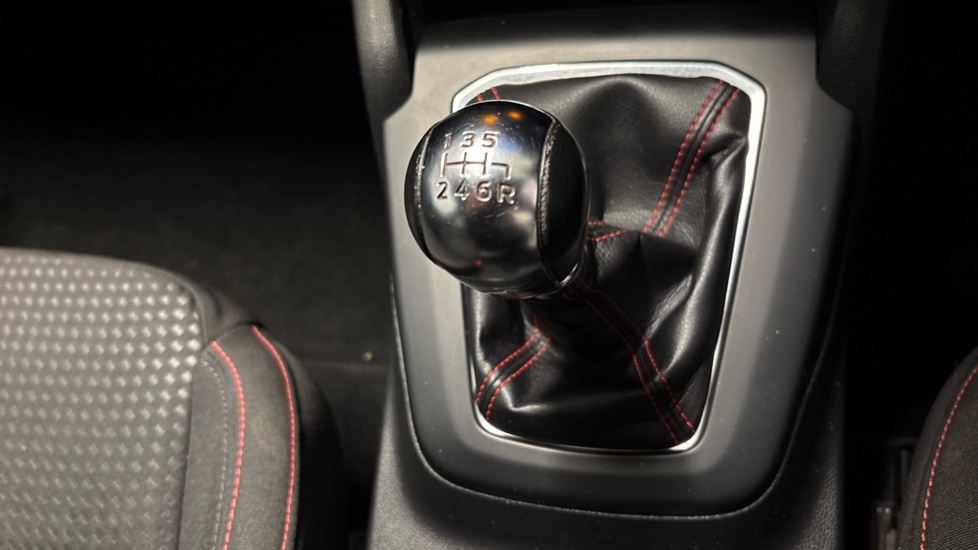 Ford Focus 1.0 EcoBoost ST-Line 5dr Petrol Estate - Image 44