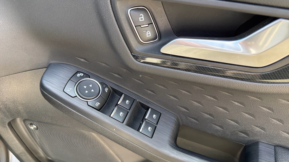 Ford Kuga 2.5 PHEV ST-Line 5dr CVT Estate - Image 43