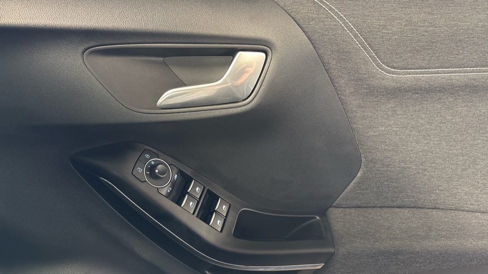 Ford Puma 1.0 EcoBoost Hybrid mHEV Titanium 5dr Petrol Hatchback - Image 23