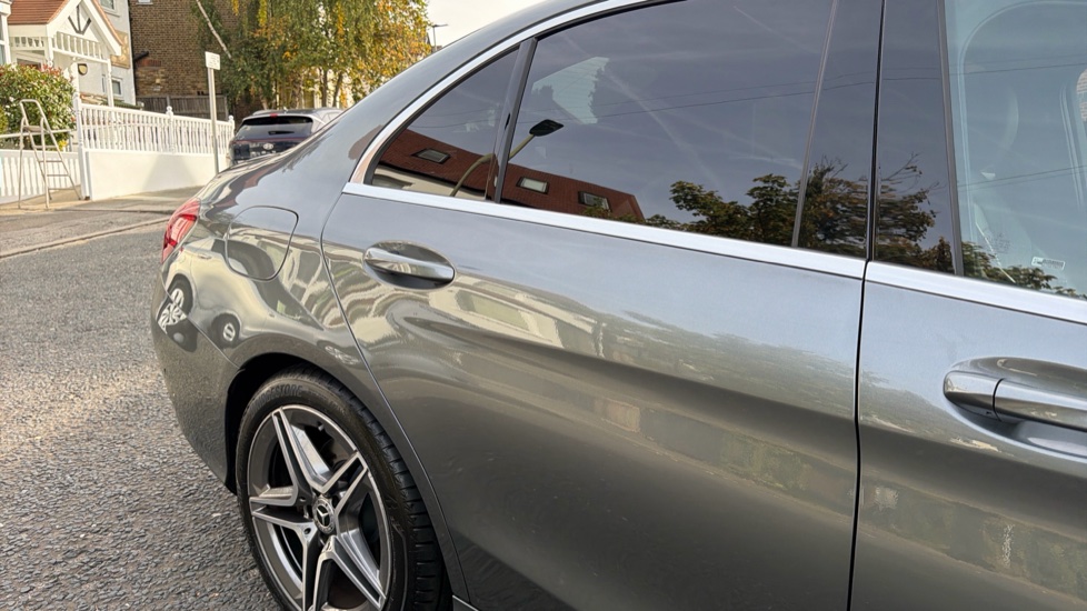 Mercedes-Benz C-Class C220d AMG Line Edition 4dr 9G-Tronic Diesel Saloon - Image 27