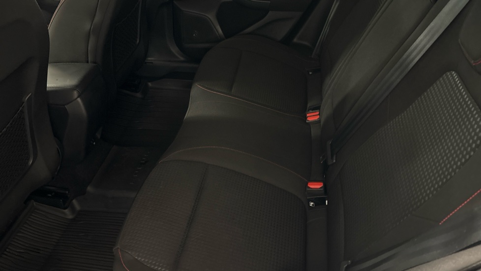Ford Focus 1.0 EcoBoost Hybrid mHEV ST-Line 5dr Auto Petrol Hatchback - Image 16