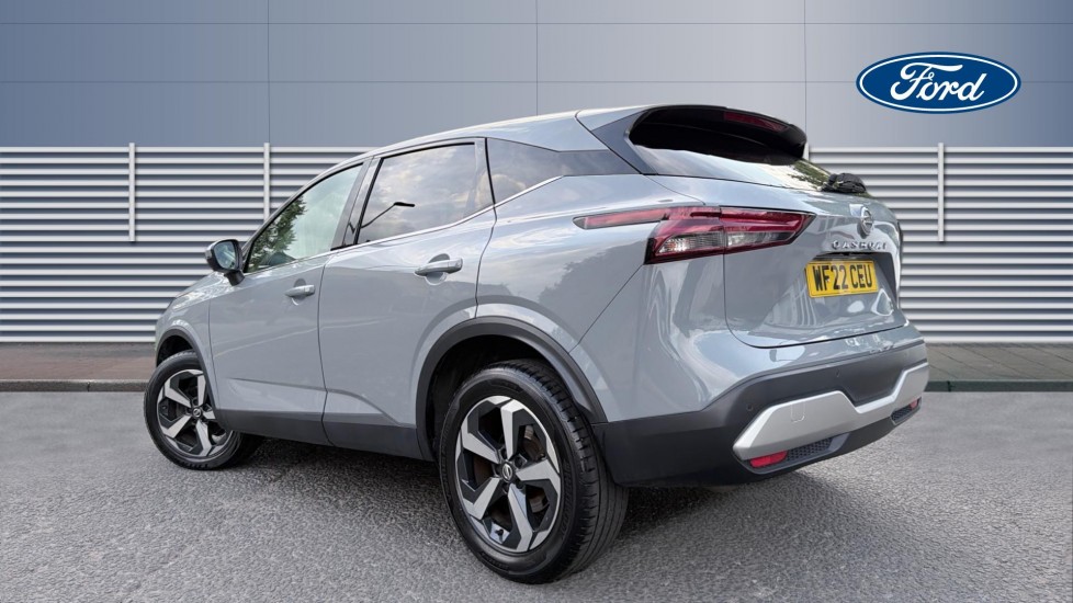 Nissan Qashqai 1.3 DiG-T MH N-Connecta 5dr Petrol Hatchback - Image 2
