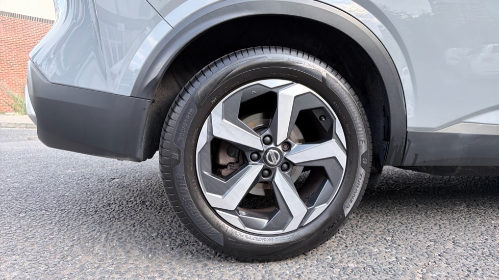 Nissan Qashqai 1.3 DiG-T MH N-Connecta 5dr Petrol Hatchback - Image 7