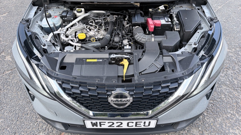 Nissan Qashqai 1.3 DiG-T MH N-Connecta 5dr Petrol Hatchback - Image 8