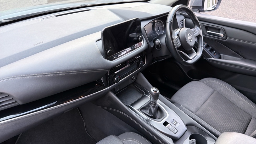Nissan Qashqai 1.3 DiG-T MH N-Connecta 5dr Petrol Hatchback - Image 9