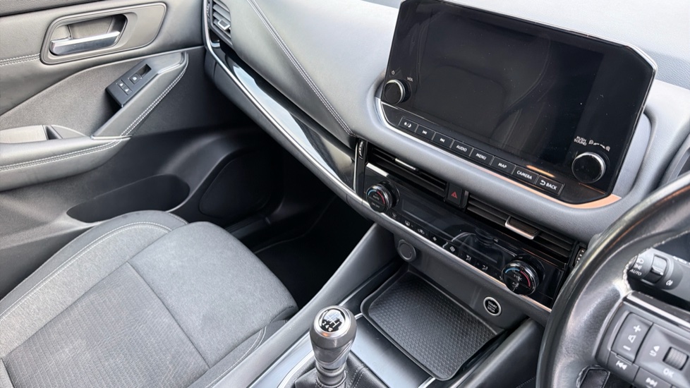 Nissan Qashqai 1.3 DiG-T MH N-Connecta 5dr Petrol Hatchback - Image 14