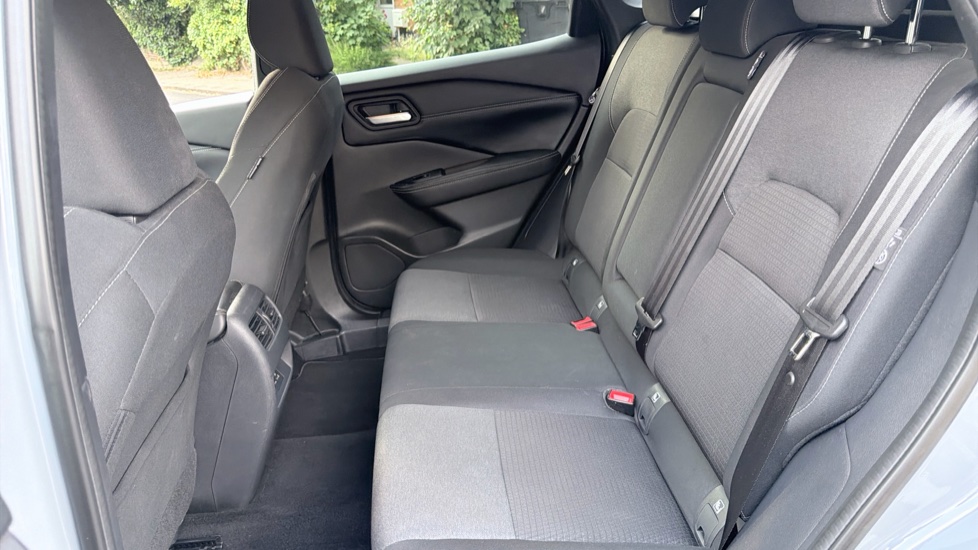 Nissan Qashqai 1.3 DiG-T MH N-Connecta 5dr Petrol Hatchback - Image 16