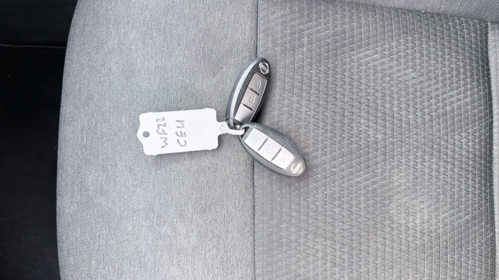 Nissan Qashqai 1.3 DiG-T MH N-Connecta 5dr Petrol Hatchback - Image 20