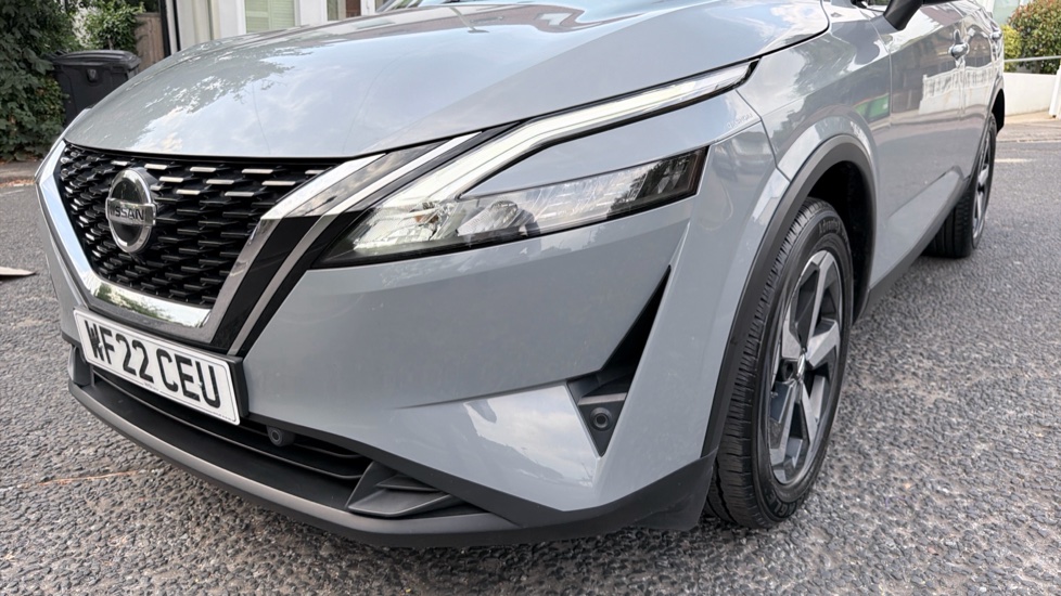 Nissan Qashqai 1.3 DiG-T MH N-Connecta 5dr Petrol Hatchback - Image 23
