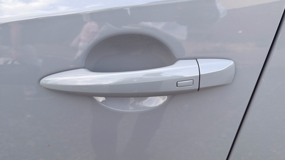 Nissan Qashqai 1.3 DiG-T MH N-Connecta 5dr Petrol Hatchback - Image 25