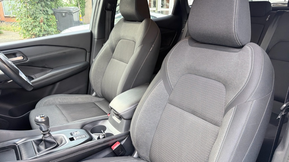 Nissan Qashqai 1.3 DiG-T MH N-Connecta 5dr Petrol Hatchback - Image 27