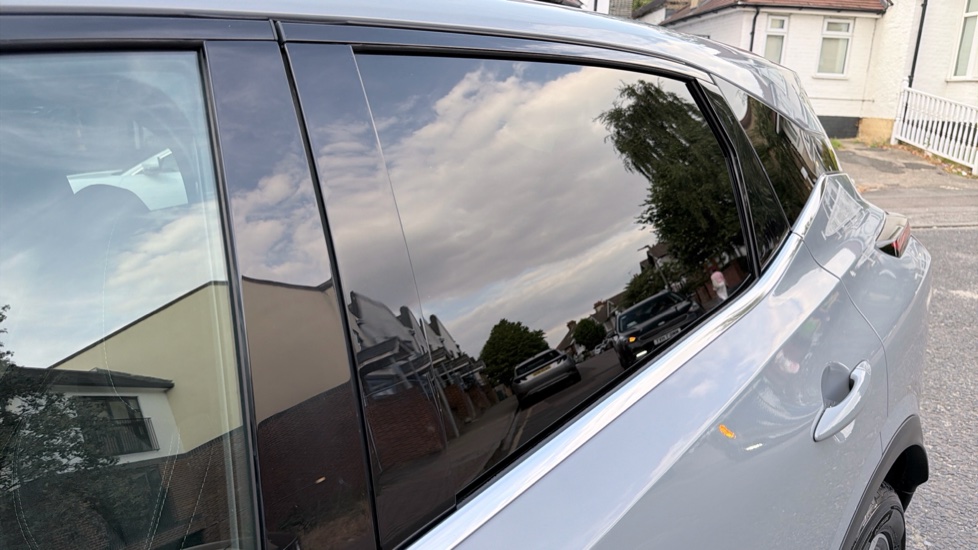 Nissan Qashqai 1.3 DiG-T MH N-Connecta 5dr Petrol Hatchback - Image 28