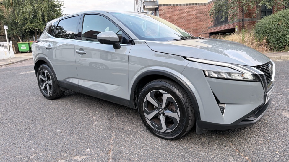 Nissan Qashqai 1.3 DiG-T MH N-Connecta 5dr Petrol Hatchback - Image 35