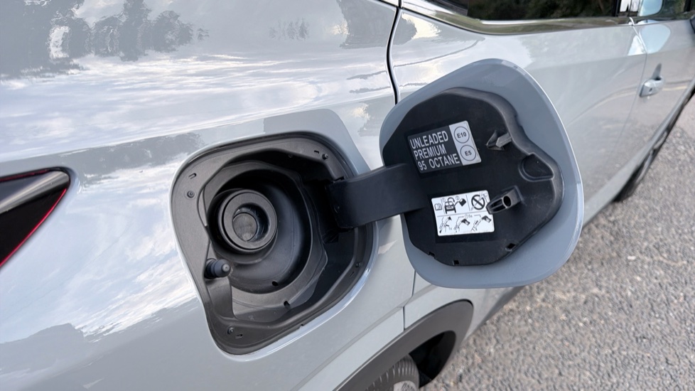 Nissan Qashqai 1.3 DiG-T MH N-Connecta 5dr Petrol Hatchback - Image 38