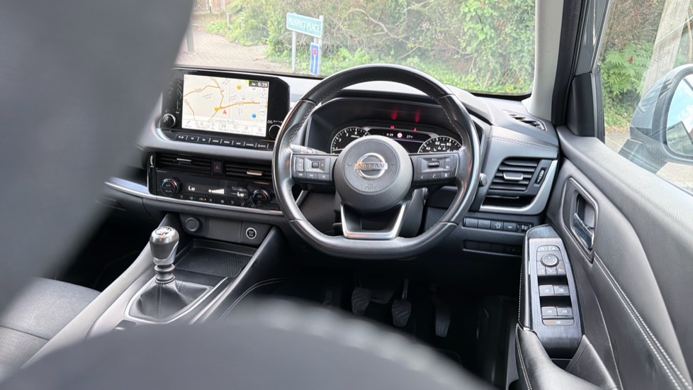 Nissan Qashqai 1.3 DiG-T MH N-Connecta 5dr Petrol Hatchback - Image 42