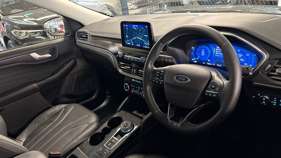 Ford Kuga 2.5 FHEV Vignale 5dr CVT Hybrid Estate - Image 14