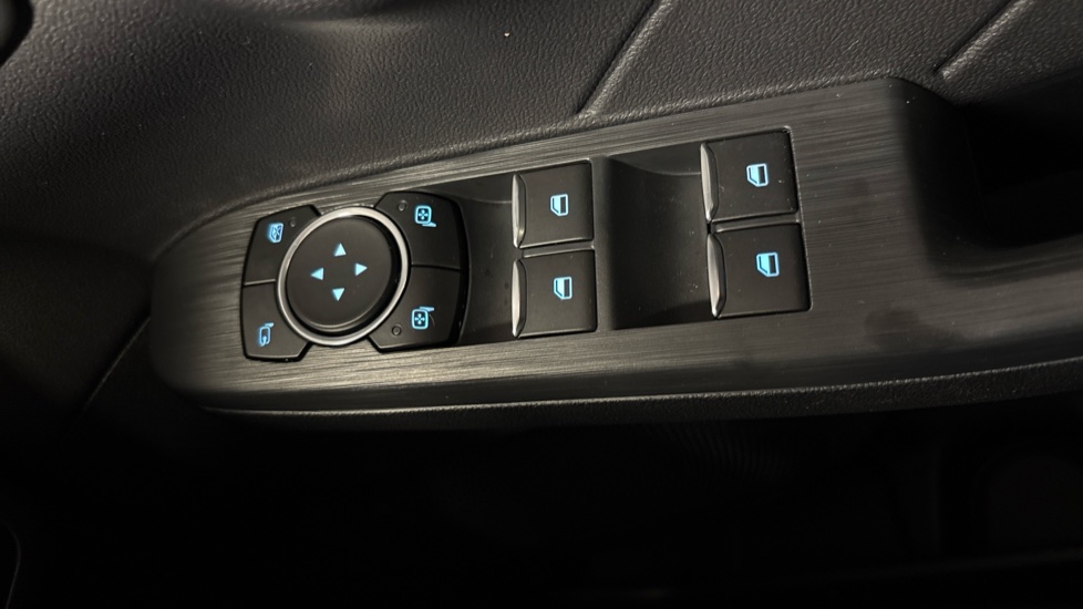 Ford Kuga 2.5 FHEV Vignale 5dr CVT Hybrid Estate - Image 23