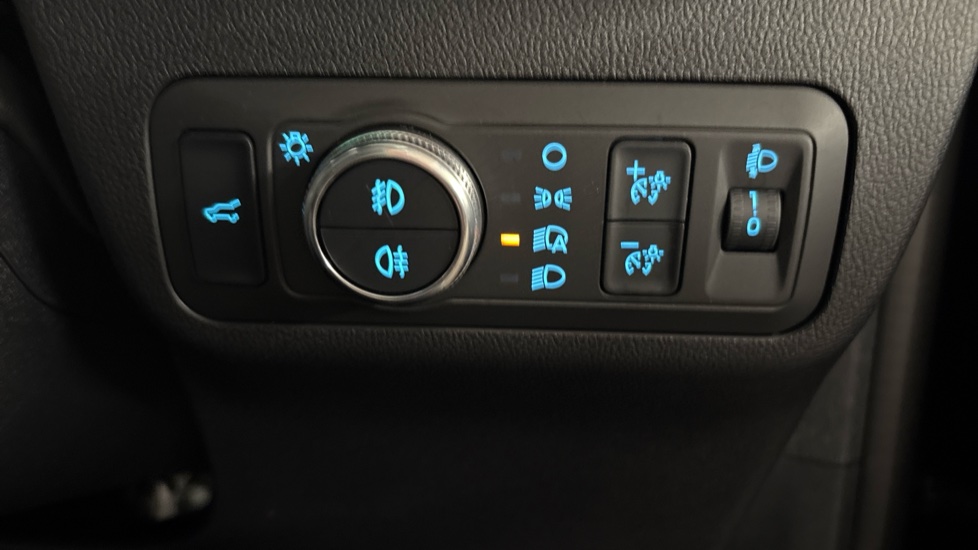 Ford Kuga 2.5 FHEV Vignale 5dr CVT Hybrid Estate - Image 26