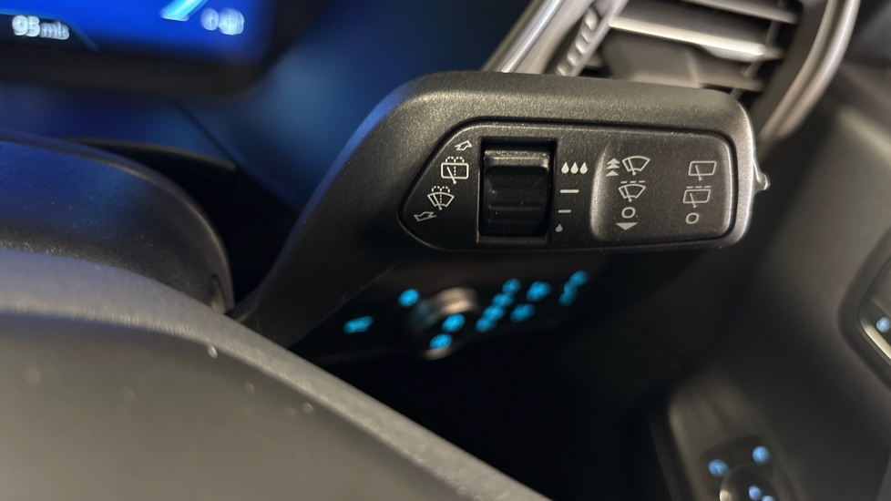 Ford Kuga 2.5 FHEV Vignale 5dr CVT Hybrid Estate - Image 30