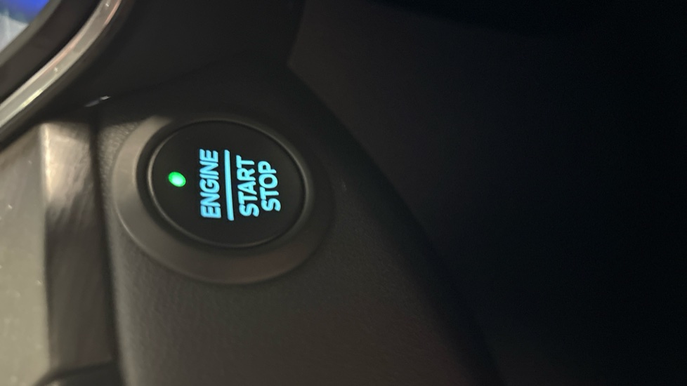 Ford Kuga 2.5 FHEV Vignale 5dr CVT Hybrid Estate - Image 32
