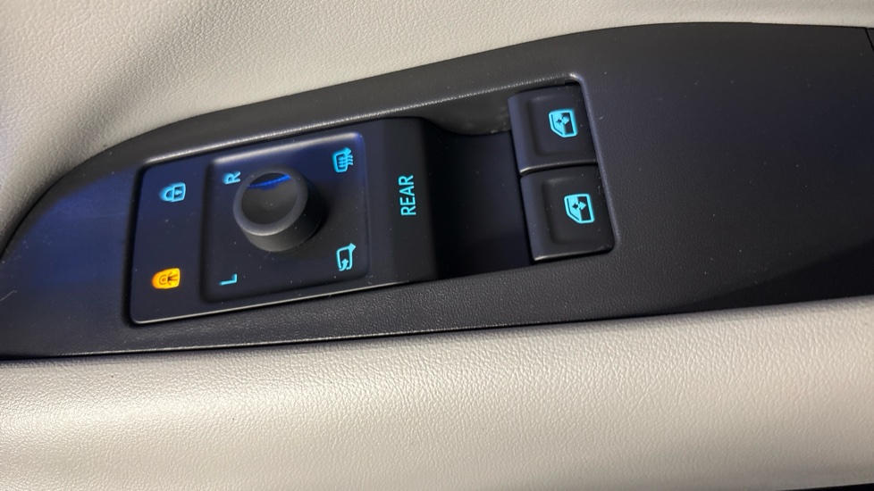 Ford Explorer 210kW Premium 77kWh 5dr Auto Electric Estate - Image 23